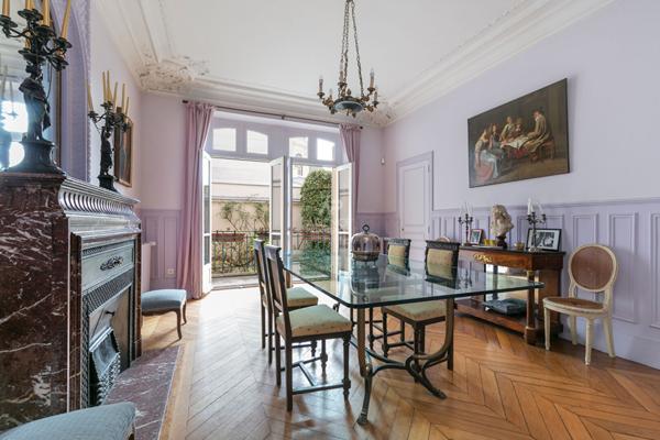 Versailles Notre-Dame -Maison 12 pièces de 320 m² habitables avec jardin plein sud et garage €3 300 000 ** - Référence 25585