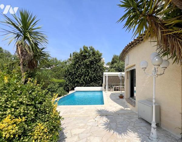 ANTIBES Quartier PEYREGOUE - Parc des Oliviers. Villa 6 pièces avec piscine, T2 indépendant, pkings.