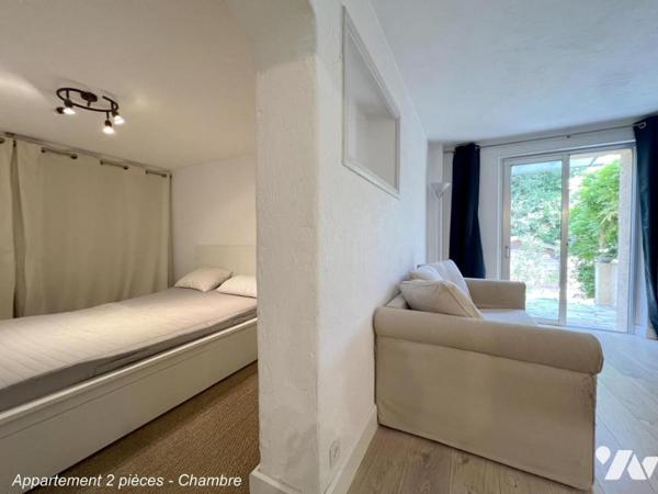 ANTIBES Quartier PEYREGOUE - Parc des Oliviers. Villa 6 pièces avec piscine, T2 indépendant, pkings.