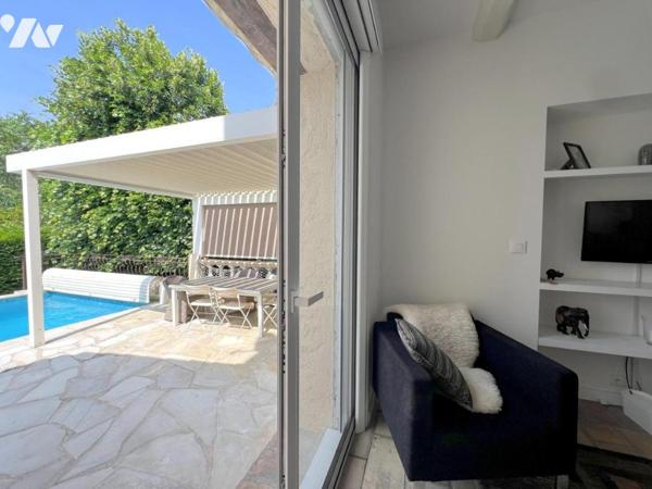 ANTIBES Quartier PEYREGOUE - Parc des Oliviers. Villa 6 pièces avec piscine, T2 indépendant, pkings.