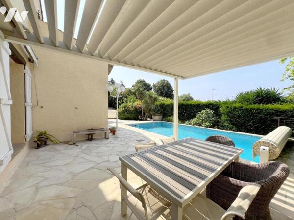 ANTIBES Quartier PEYREGOUE - Parc des Oliviers. Villa 6 pièces avec piscine, T2 indépendant, pkings.