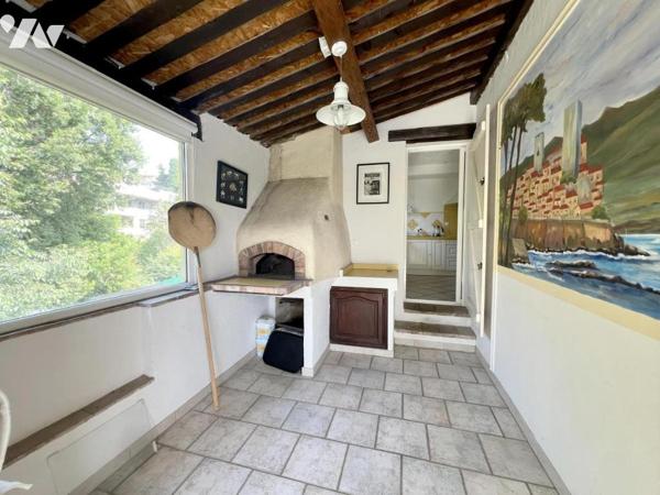 ANTIBES Quartier PEYREGOUE - Parc des Oliviers. Villa 6 pièces avec piscine, T2 indépendant, pkings.