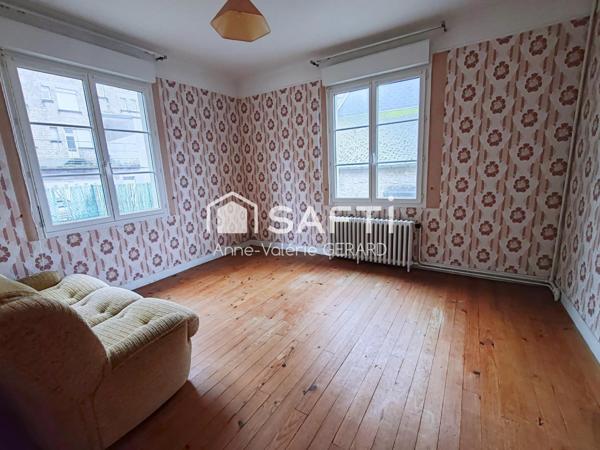 Maison de bourg avec terrasse, atelier et parking