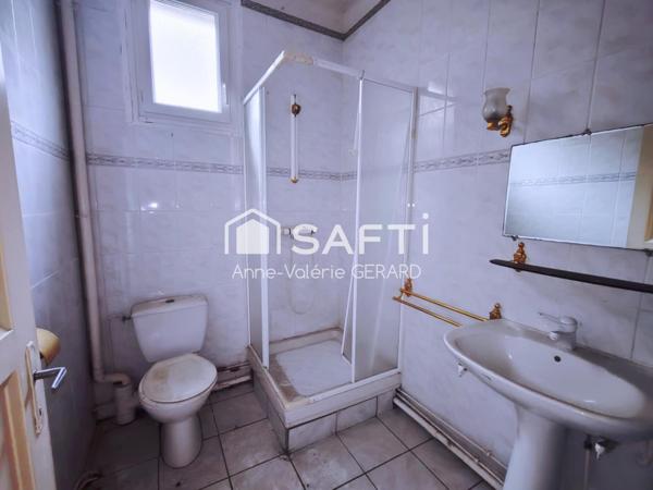 Maison de bourg avec terrasse, atelier et parking