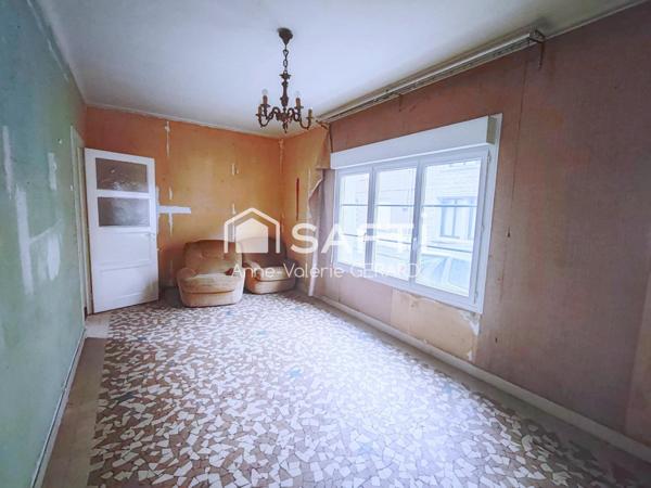 Maison de bourg avec terrasse, atelier et parking