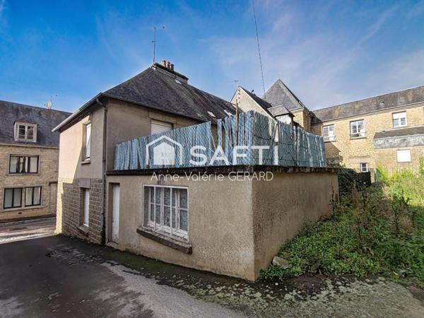 Maison de bourg avec terrasse, atelier et parking