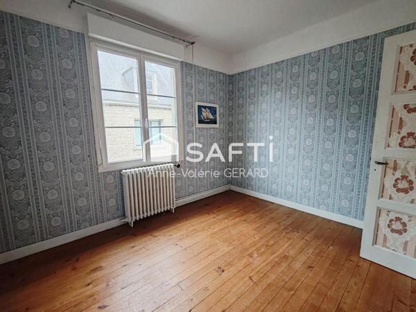 Maison de bourg avec terrasse, atelier et parking