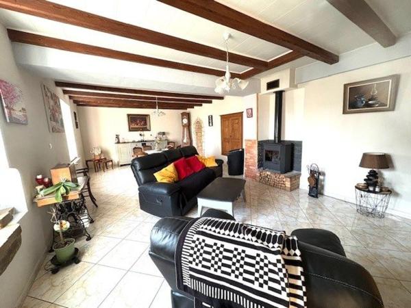 Maison de type 7 avec dépendances sur 15 ares