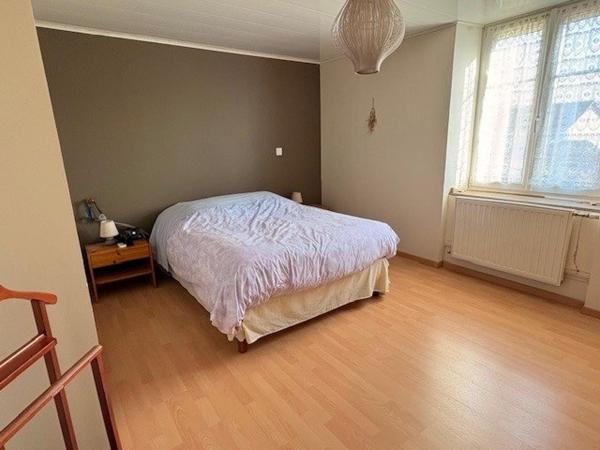 Maison de type 7 avec dépendances sur 15 ares