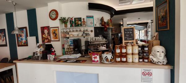 Établissement convivial avec activité Bar et Restauration