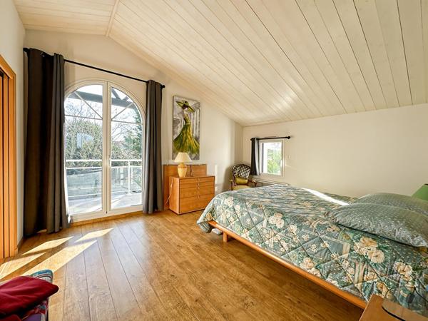 Maison contemporaine - au calme d'une impasse en centre-ville