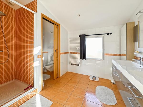 Maison contemporaine - au calme d'une impasse en centre-ville