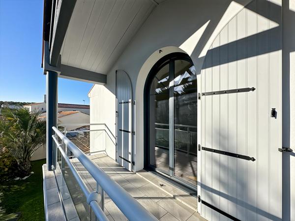 Maison contemporaine - au calme d'une impasse en centre-ville