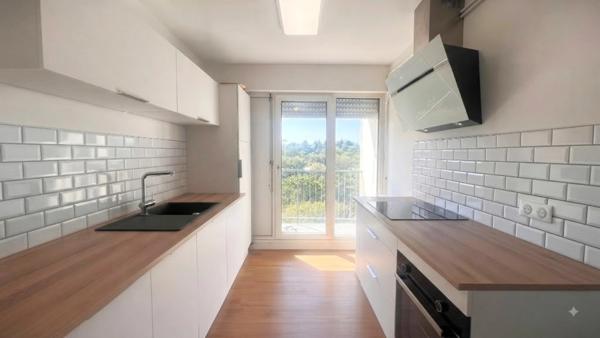 Quimper Ouest - Appartement T4 de 78 m² habitable - 1 loggia - avec vue panoramique sur la rivière de l’Odet - Une terrasse - Cave.