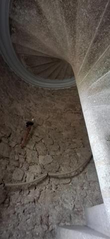 Splendide Château Médiéval Classé - Château se distingue par son élégance sur un domaine d’environ 13 hectares mêlant bois, prairies.