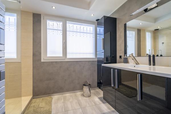 Dpt Aude (11), à vendre NARBONNE maison P7 de 232 m² - Terrain de 1 065,00 m²