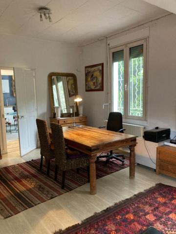 Maison de 135 m2, Avignon 4 chambres, un studio indépendant, atelier, abris voiture