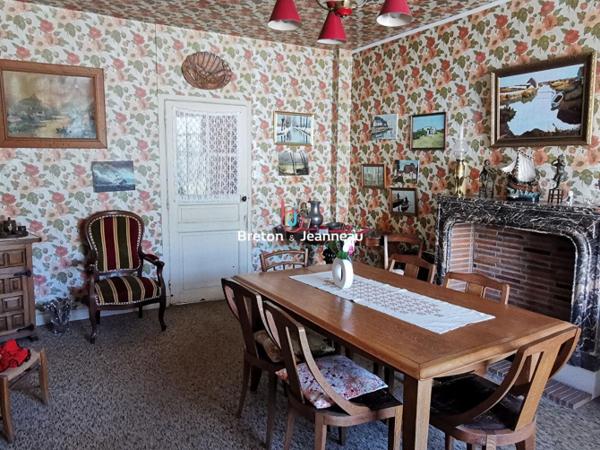 Maison de bourg à la Chapelle au Riboul