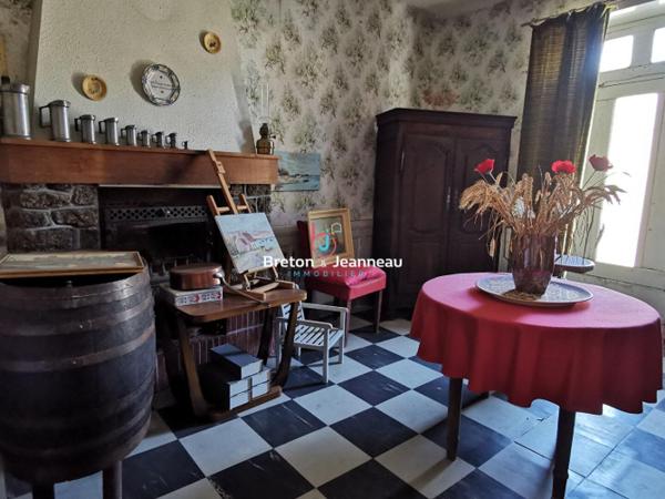 Maison de bourg à la Chapelle au Riboul