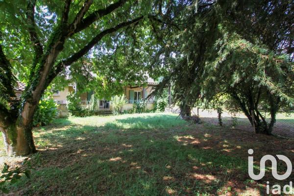 Maison 11 pièces de 241 m² à Saint-Cyprien (24220)