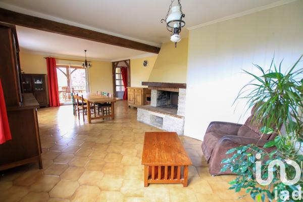 Maison 11 pièces de 241 m² à Saint-Cyprien (24220)