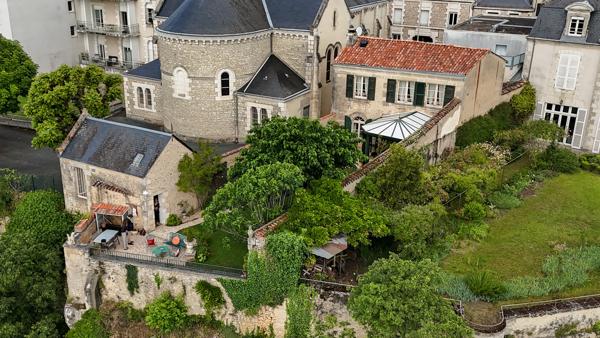 Ancien presbytère avec vue panoramique exceptionnelle à Poitiers