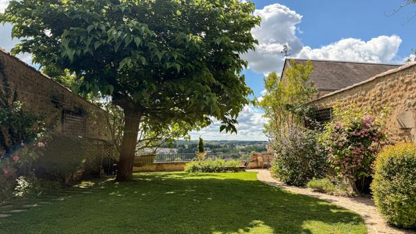 Ancien presbytère avec vue panoramique exceptionnelle à Poitiers