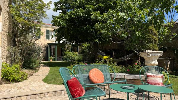 Ancien presbytère avec vue panoramique exceptionnelle à Poitiers