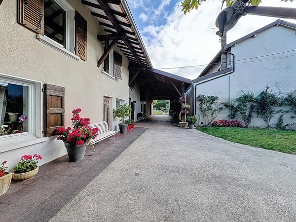 Fermette de 175m² avec dépendances et piscine