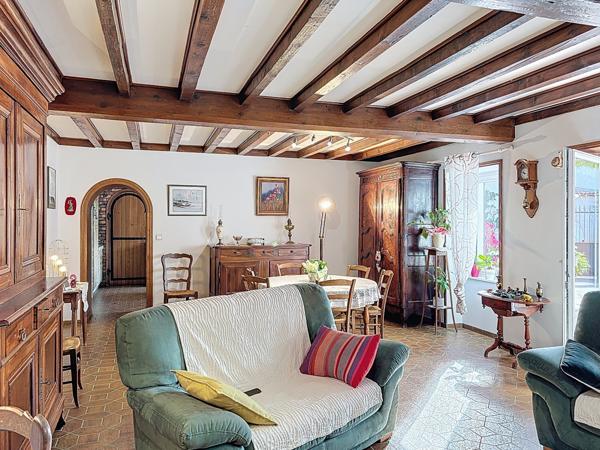 Fermette de 175m² avec dépendances et piscine