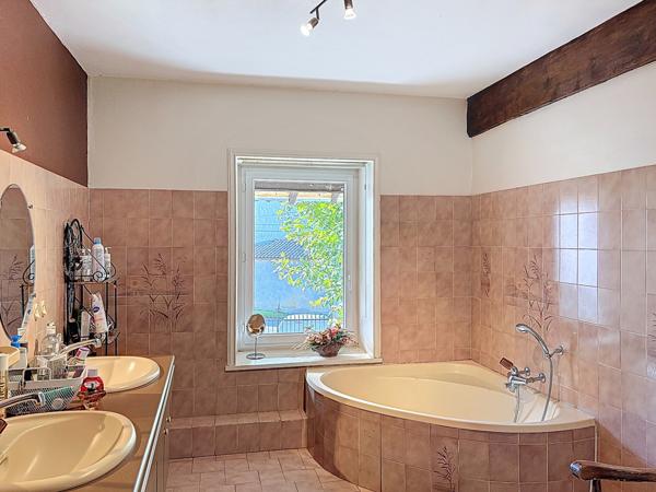 Fermette de 175m² avec dépendances et piscine