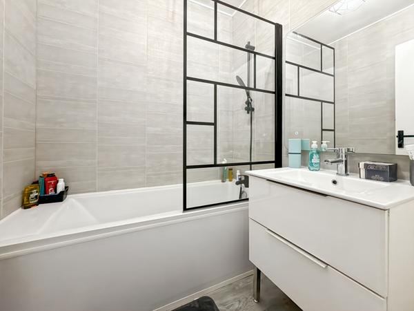 Maison de Plain pied 120 m2 sur 472 m2 de terrain.