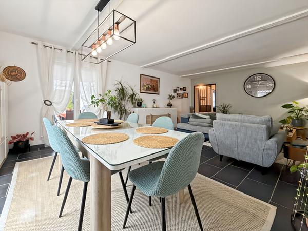 Maison de Plain pied 120 m2 sur 472 m2 de terrain.