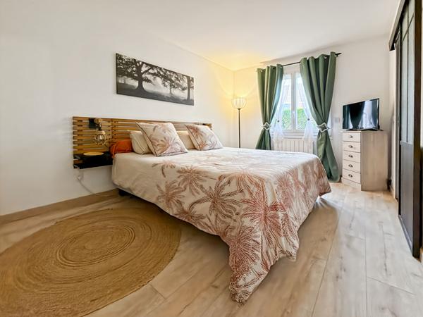 Maison de Plain pied 120 m2 sur 472 m2 de terrain.