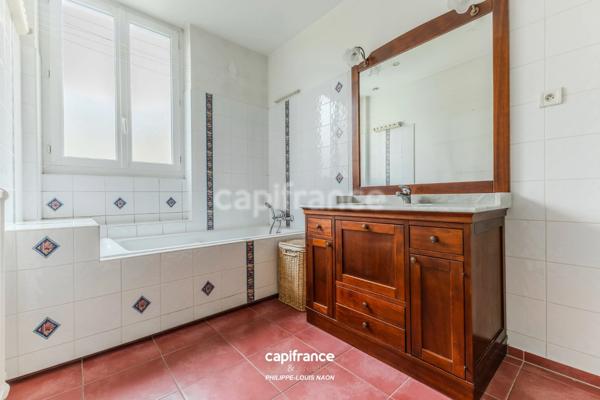 PARC DE TESSÉ– emplacement prisé pour cette maison familiale 4 chambres + 1 bureau et garage en option !