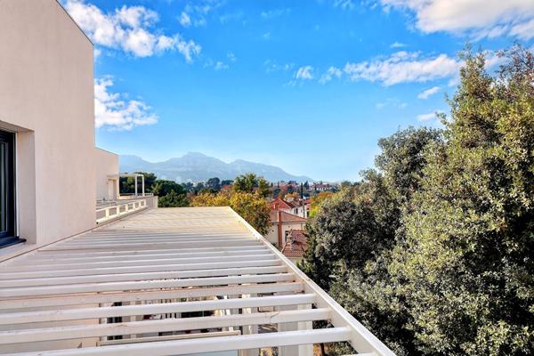 Rare à la vente : Magnifique T4 en rooftop avec 55 m2 d'extérieur secteur Michelet proche St Anne