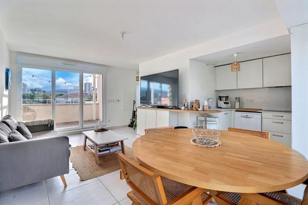 Rare à la vente : Magnifique T4 en rooftop avec 55 m2 d'extérieur secteur Michelet proche St Anne