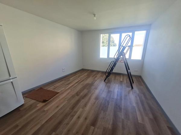 Location                                                      Appartement
                        
                     2 pièces                      37 m2                     à Niort
