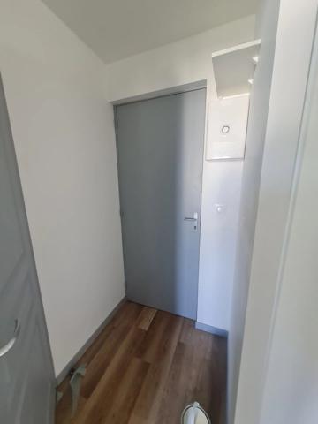Location                                                      Appartement
                        
                     2 pièces                      37 m2                     à Niort