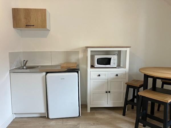 RUE ST JACQUES -T1BiS MEUBLE -dispo le 25/04