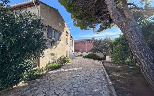 Maison à vendre    6 pièces •  Martigues