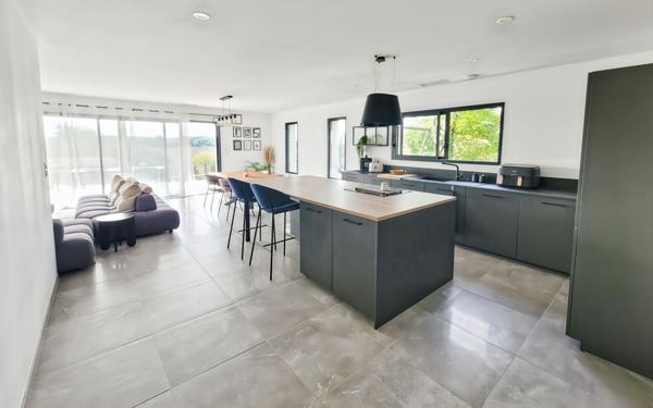 Maison à vendre    5 pièces •  Estillac