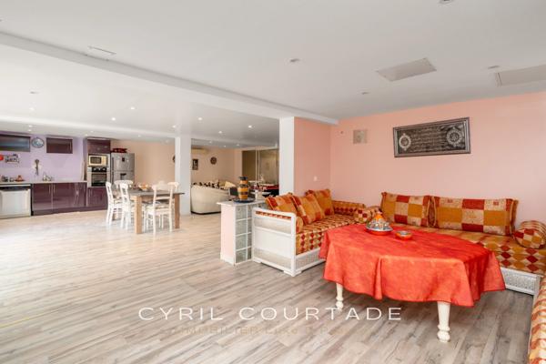 Maison lumineuse avec piscine et dépendance. Terrain de 1250 m²