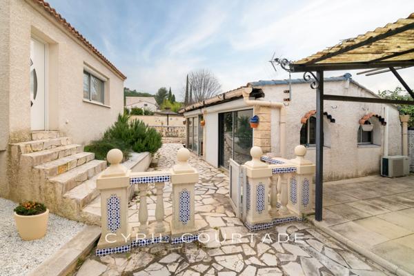 Maison lumineuse avec piscine et dépendance. Terrain de 1250 m²
