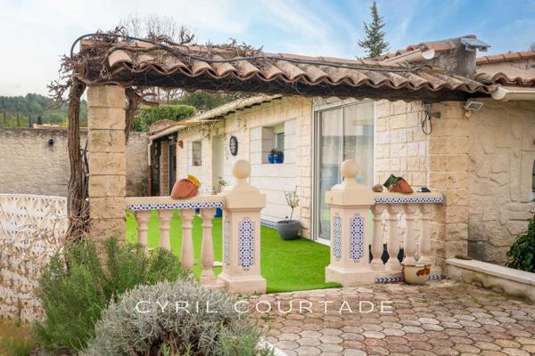 Maison lumineuse avec piscine et dépendance. Terrain de 1250 m²