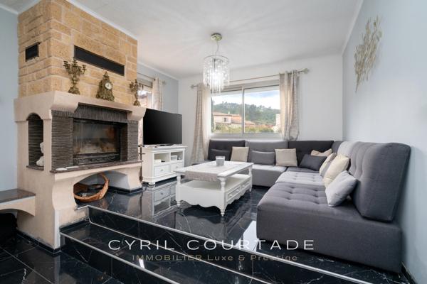 Maison lumineuse avec piscine et dépendance. Terrain de 1250 m²