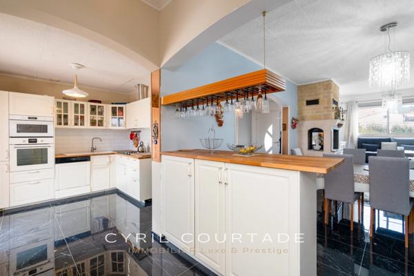 Maison lumineuse avec piscine et dépendance. Terrain de 1250 m²