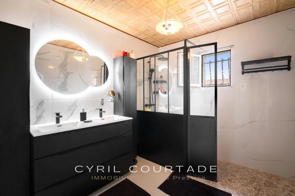 Maison lumineuse avec piscine et dépendance. Terrain de 1250 m²