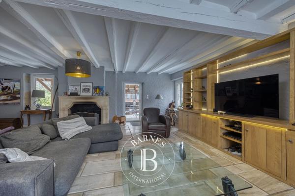Saint-Genis-Pouilly, Propriété  341 m² à vendre