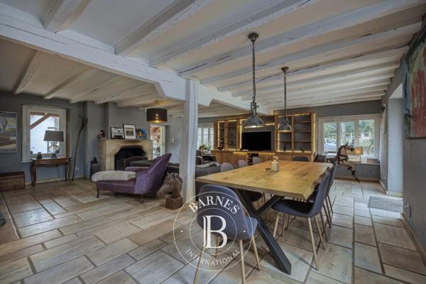 Saint-Genis-Pouilly, Propriété  341 m² à vendre